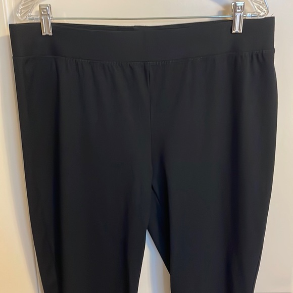 Chico’s Travelers Black Pull-on Ankle Pants - Size 2 or 12 - Picture 1 of 6
